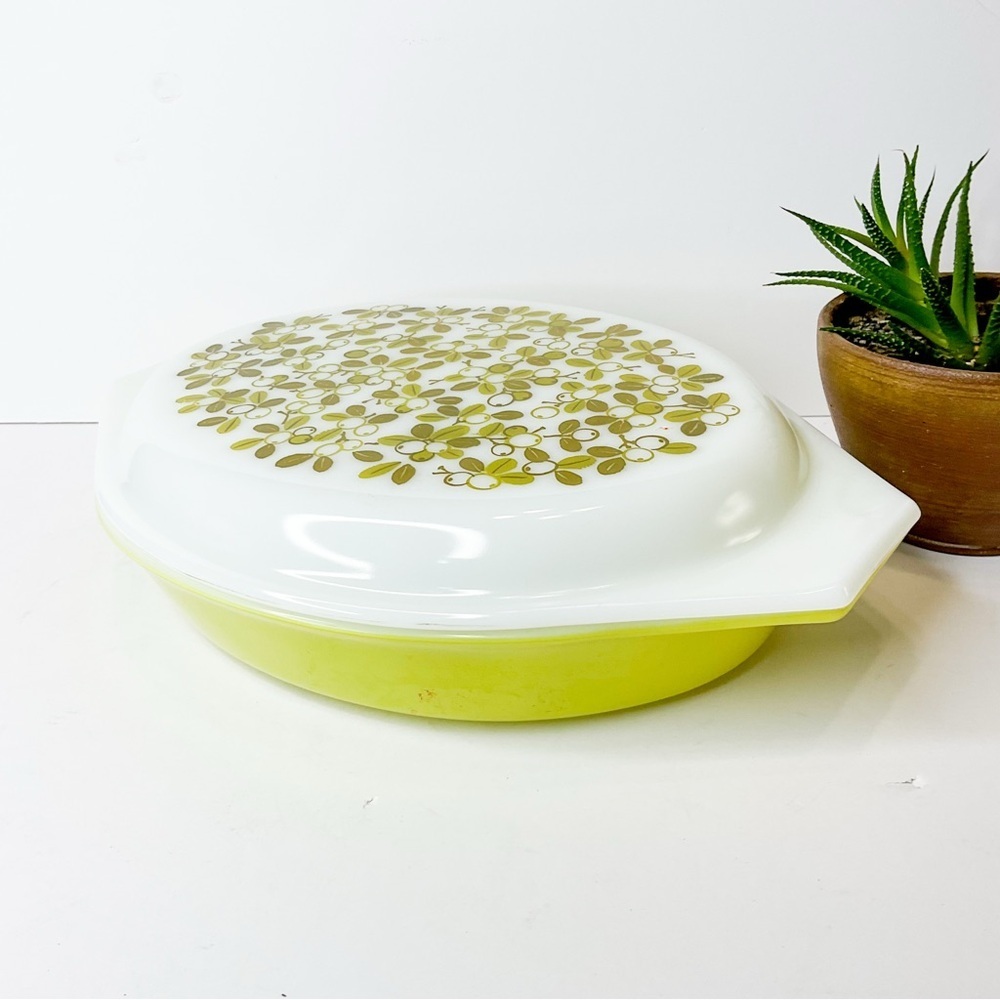 VINTAGE Pyrex Avocado Green Olive Pattern Casserole Dish With Lid MCM Retro